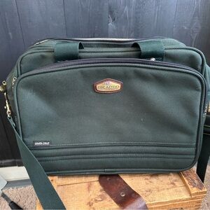 Forest Green Luggage Bag with Durable Fabric and Shoulder Strap